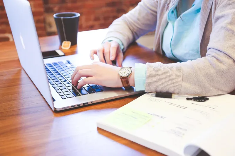 Quel est le salaire d'un développeur web junior en 2026